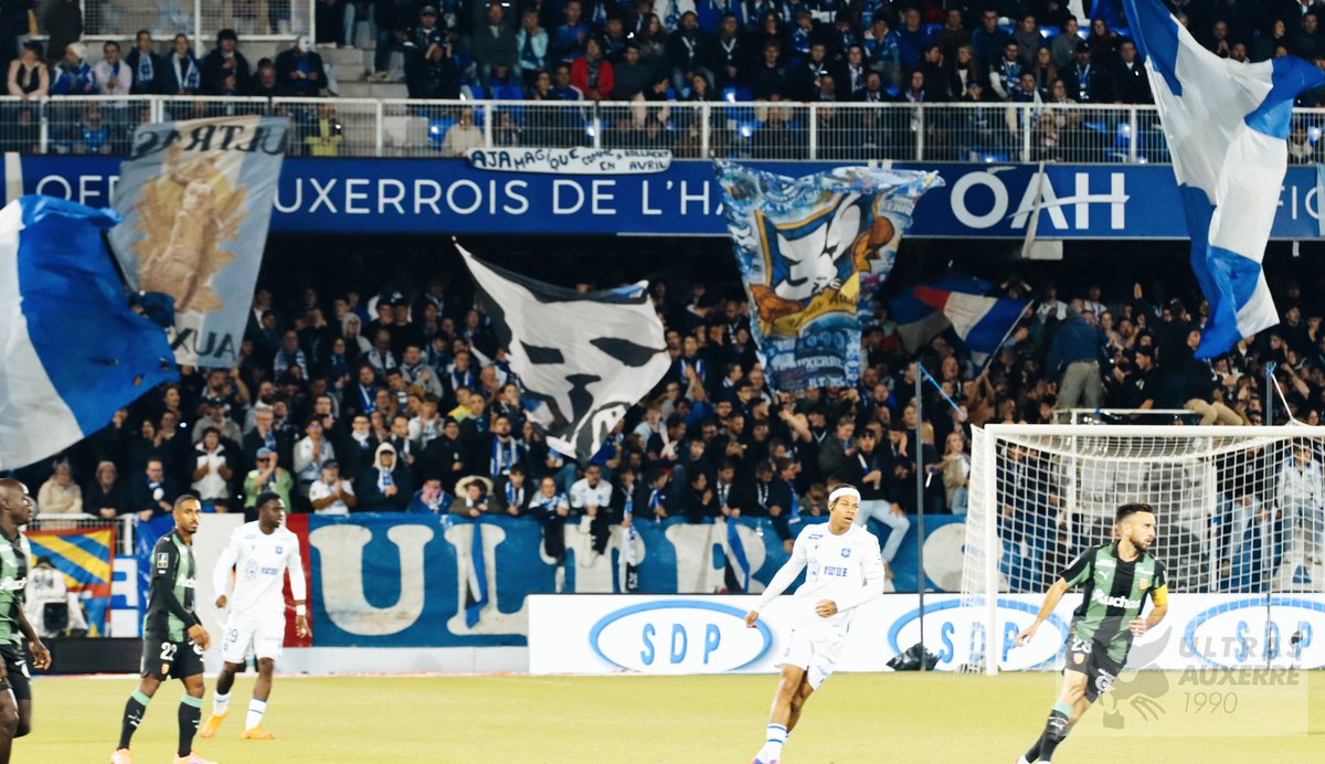 UltrasAuxerre90's tweet photo. 🔵⚪️ Scénario cruel mais la motivation reste intacte. 
🚌 Rendez-vous à Rennes dans 15 jours. https://t.co/B9LIYigLEQ