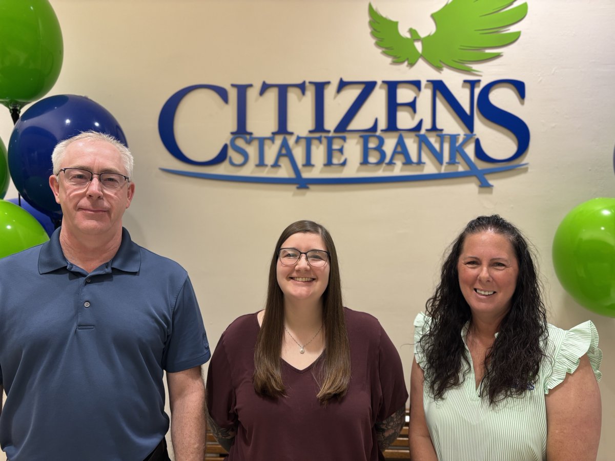 CSB_Indiana's tweet image. Happy 5 Year Work-iversary to Courtney Heady (center) in our deposits office! 🙌 &quot;I’m proud to be part of the CSB family and am excited for what the future holds.” 
*
Member FDIC