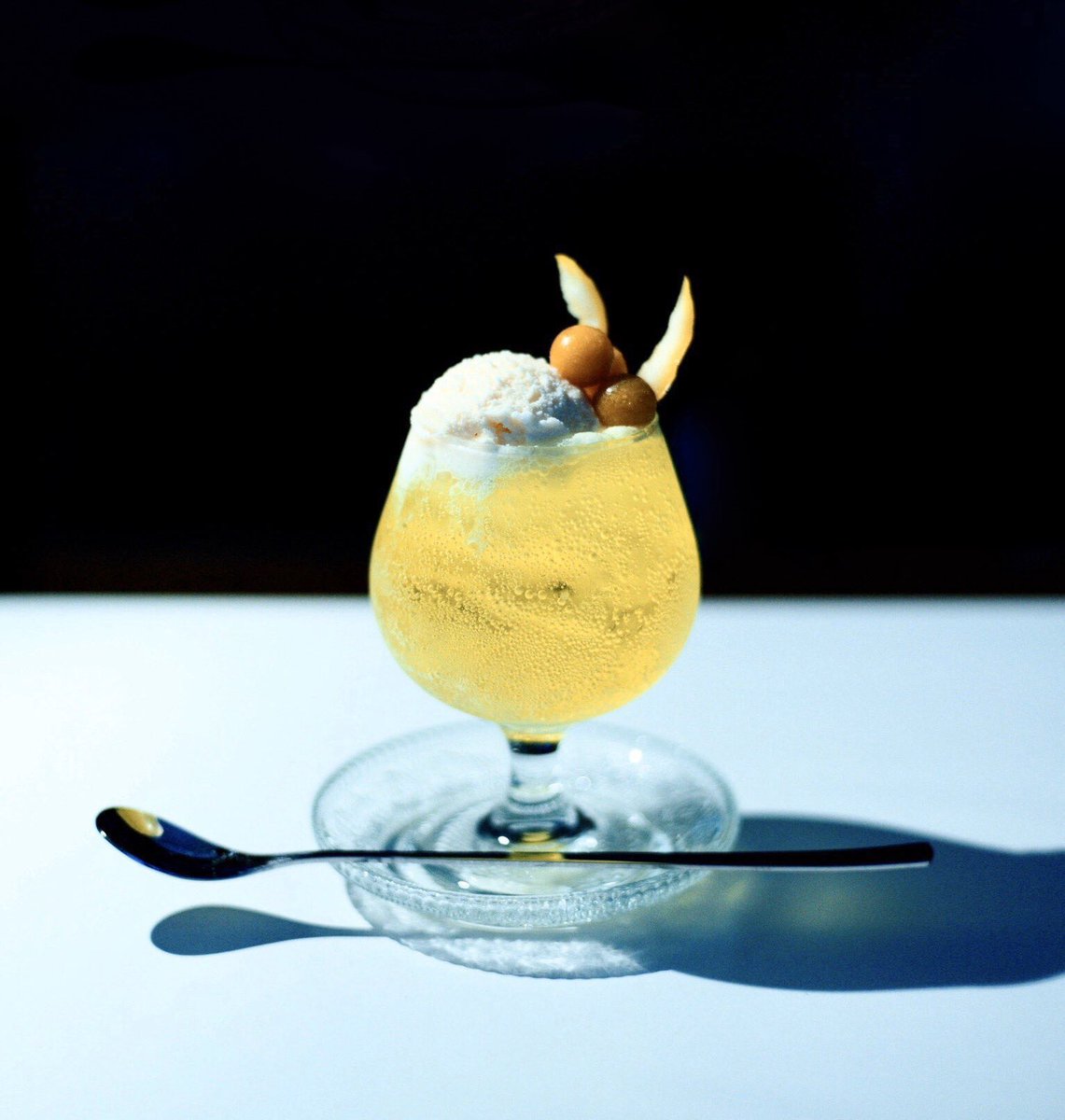 月の見える朝のクリームソーダ 月の見える朝のクリームソーダ 月が見える朝のクリームソーダ