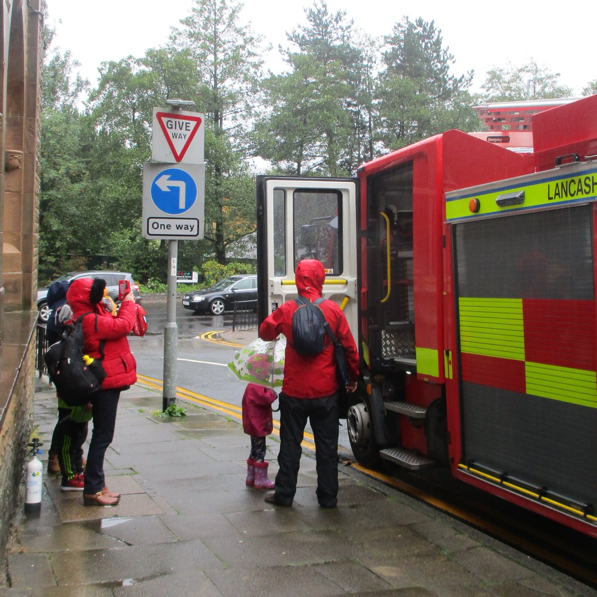 LancsLibraries's tweet image. Rain didn’t dampen the fun at #RawtenstallLibrary’s Fun Palace! Our community came together to play, laugh and learn — proving once again that libraries are for everyone. Thank you to all who joined in and made it special!