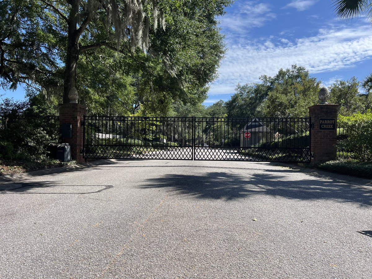 PSouthernInc's tweet photo. Huge props to our fabrication team! Last week, we crafted a stellar aluminum dual swing gate for a customer in Charleston, SC.🛠️🌟 
.
☎️ 📱Call: 803.359.9201
https://t.co/W8MWtEl0uK
.
#palmettosouthern #NewGate #PropertyUpgrade #Fabrication #CharlestonSC #GateCraft https://t.co/b6X8qhXsLD