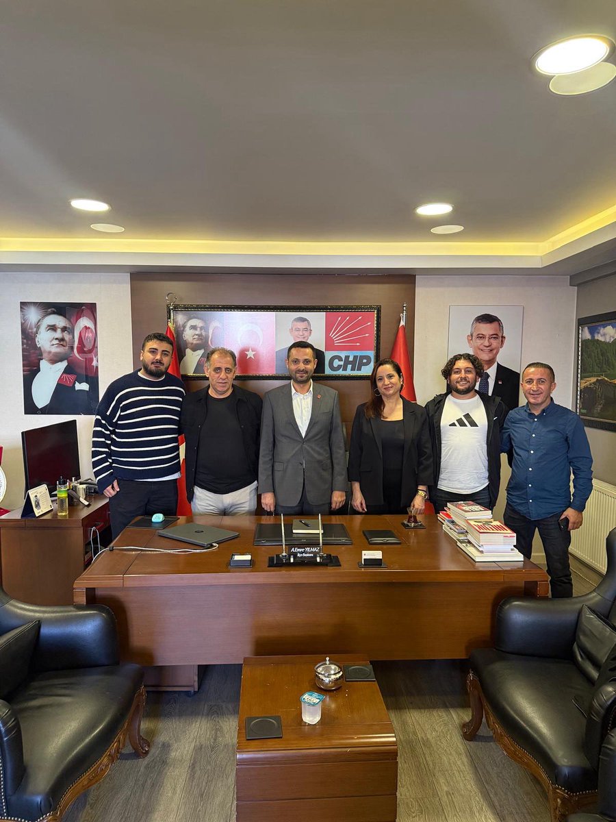 İlçe Başkanlığımızı ziyaret eden Sancaktepe Esnaf Dayanışması Platformu’nun değerli yöneticilerine nazik ziyaretleri için teşekkür ederiz.