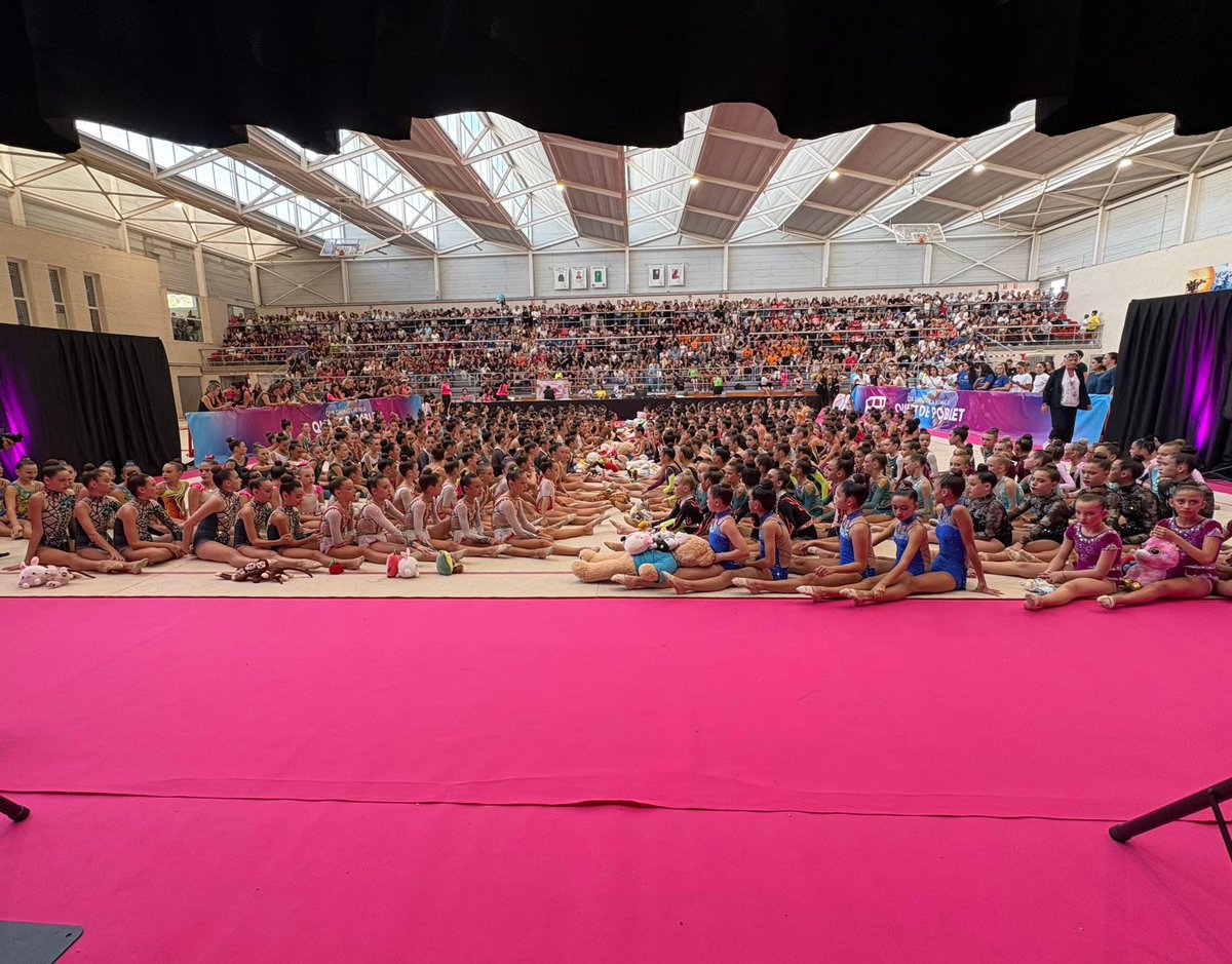 🤸‍♀️ Este cap de setmana, Quart de Poblet ha celebrat el Torneig Autonòmic i la 13a edició del Torneig Local, organitzats pel Club de Rítmica de Quart de Poblet. 🏅

Una organització exemplar, graderies plenes i un ambient carregat d'emoció i companyonia.💖

#QuartÉsEsport