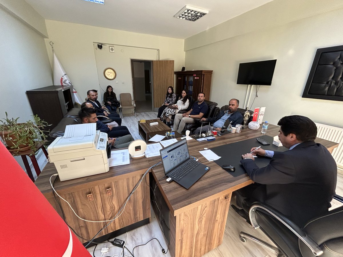 ⭕️📖 Eğitim Çemberi Toplantısı 📖⭕️

İlçe Milli Eğitim Müdürümüz Sn. Mahmut ASLAN başkanlığında, Okul ve Kurum Müdürlerimizin katılımı ile Sarız Çok Programlı Anadolu Lisesinde Eğitim Çemberi toplantısı gerçekleştirildi. 
<a href="/kayserivaliligi/">T.C.Kayseri Valiliği</a> 
<a href="/kayserimem/">Kayseri İl Millî Eğitim Müdürlüğü</a> 
<a href="/sarizkymkmlk/">T.C. Sarız Kaymakamlığı</a>