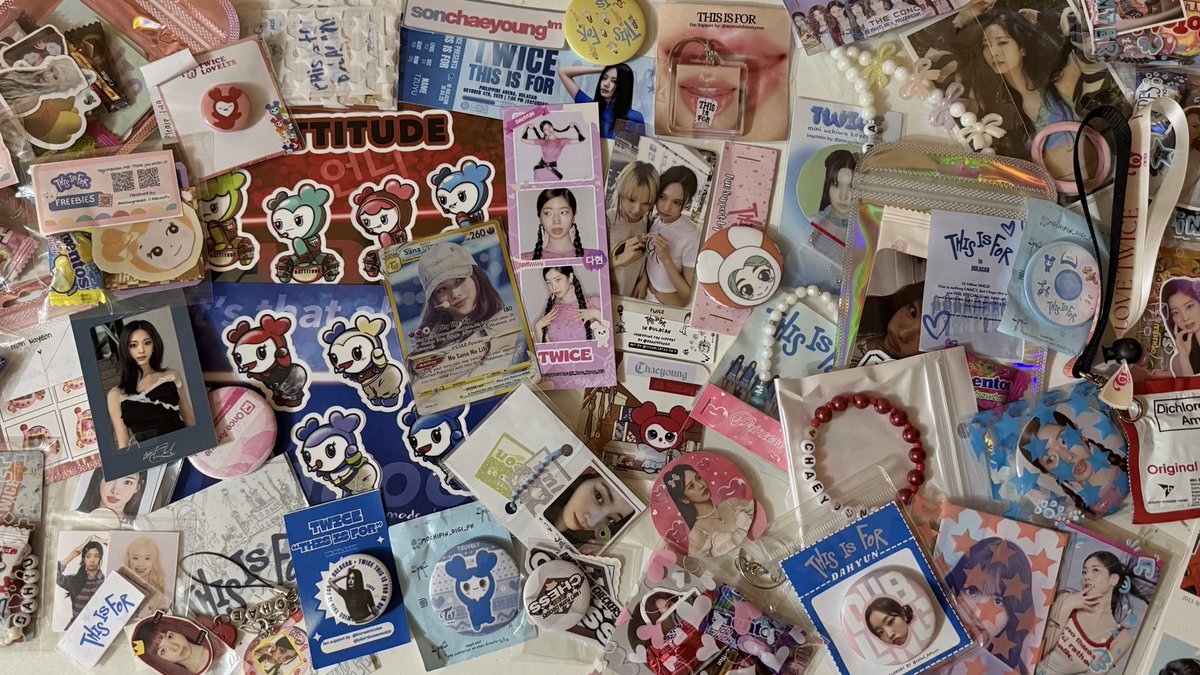 dahyunniiiee's tweet photo. It is such a shame that i had to sell my ticket a day before the concert due to family errands at the afternoon of the same day

I had prepared my freebies &amp; thankfully was able to handed &amp; traded it to ONCE

I'll keep and cherish each of them. Thank you~🫶🤍 #THISISFORINBULACAN https://t.co/zDVrzD8FeM