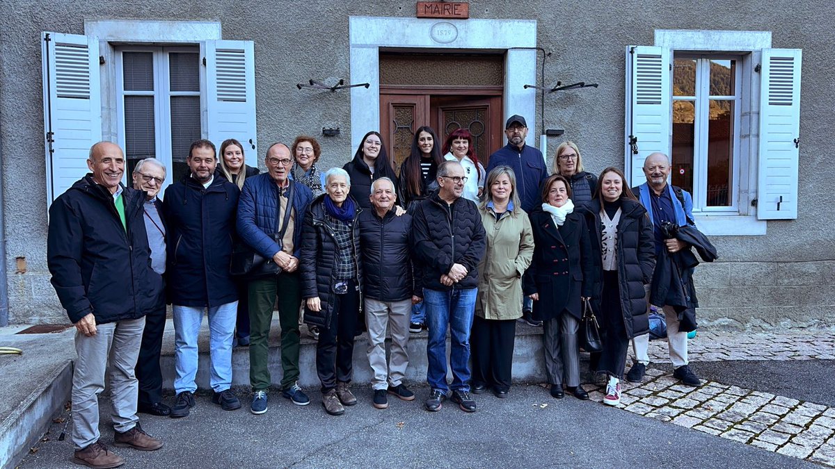 ✊🏻🌹 Una delegación de #SocialistasDeAsturias ha asistido hoy en Chaum (Francia) a la exhumación de los restos de José Barreiro y su familia