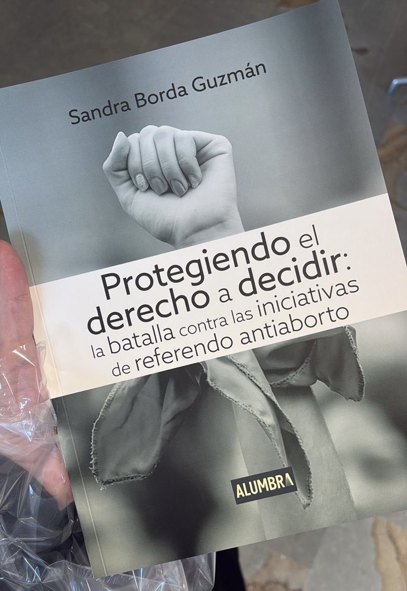 Sandra Borda (@sandraborda) on Twitter photo Mañana estaremos lanzando este libro y discutiendo sobre el papel de los referendos en la protección de los derechos y la democracia. Mañana estaremos lanzando este libro y discutiendo sobre el papel de los referendos en la protección de los derechos y la democracia.
