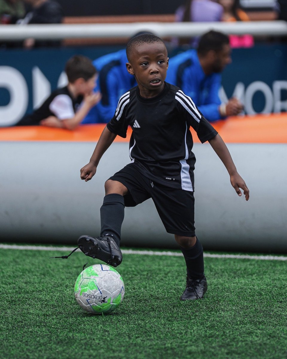 ChatsCommunity's tweet image. ⚽️ Soccer Tots at Chatham Town! ⚽️

Kickstart your little one’s love for football! ❤️

Every Friday, 9:30–10:30am – fun sessions for ages 2–4, just £2 per child!

👶 Friendly coaches
🎉 Games &amp;amp; giggles
⚽ Confidence through play

No booking needed – just turn up and play!