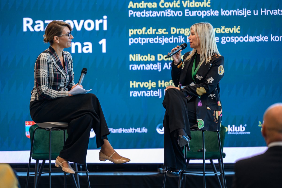 agroklub's tweet image. U petak, 3. listopada u Osijeku je održana konferencija #AgroRocks 2025 koja je u fokus agrarne javnosti donijela temu korištenja poljoprivrednih resursa.

U seriji panela tematizirana su #zemljišta, #šume, #vode, ali i #tehnologije, #energija, pa i #financije te na koncu…