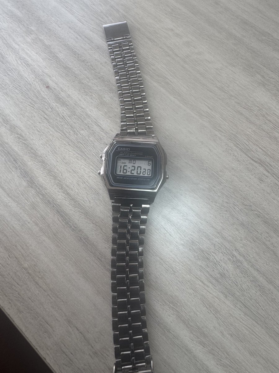My work colleague who always wear a Pattek Phillipe today wore this Casio. 

It’s 35 years old. 

I understood why.