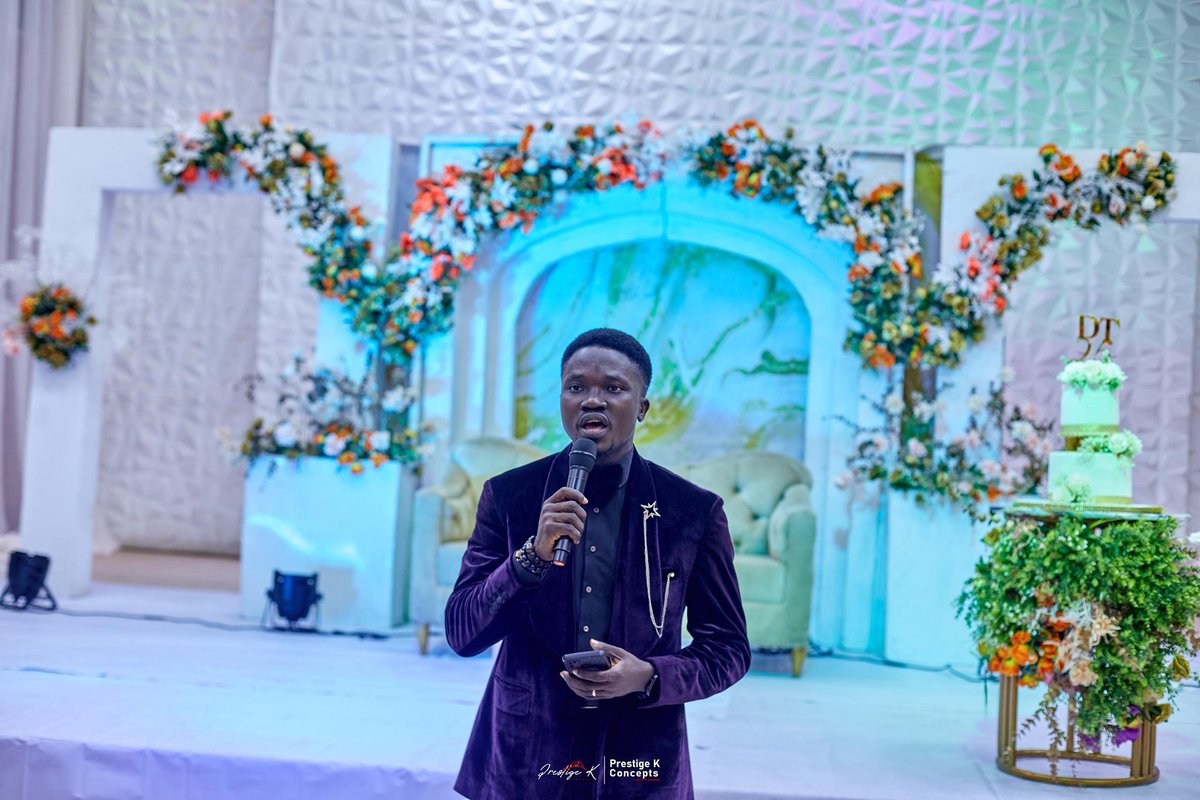 jedondadon's tweet photo. @OgbeniDipo I am Mc Jedon, a professional social or Corporate Master of Ceremonies (Mc), based in Lagos. IG handle: @mcjedon.theversatilemc https://t.co/8g3epNe1xX