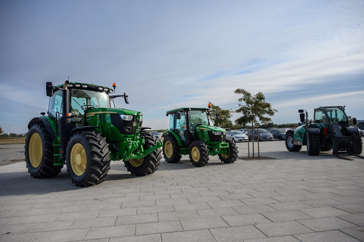 agroklub's tweet image. U petak, 3. listopada u Osijeku je održana konferencija #AgroRocks 2025 koja je u fokus agrarne javnosti donijela temu korištenja poljoprivrednih resursa.

U seriji panela tematizirana su #zemljišta, #šume, #vode, ali i #tehnologije, #energija, pa i #financije te na koncu…