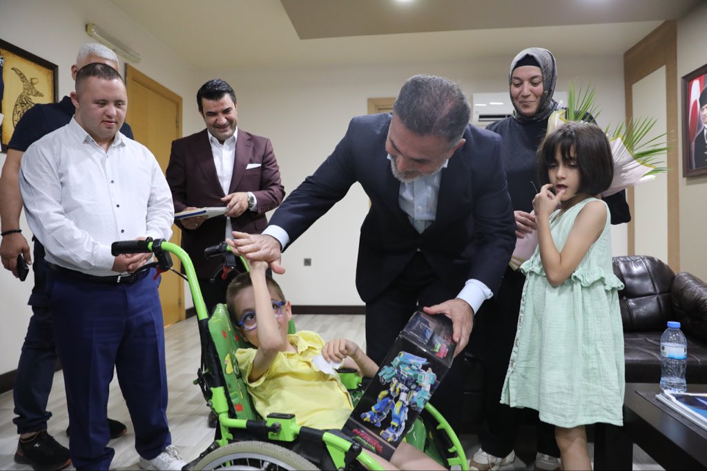 Bugün İl Başkanlığımızda, yüreği kocaman bir evladımız Yusuf’u misafir ettik. Serebral palsi ile mücadele eden Yusuf’un azmi, enerjisi ve içten gülümsemesi hepimize umut verdi.

💚 6 Ekim Serebral Palsi Farkındalık Günü vesilesiyle bir kez daha hatırlatıyoruz:

Her bir özel