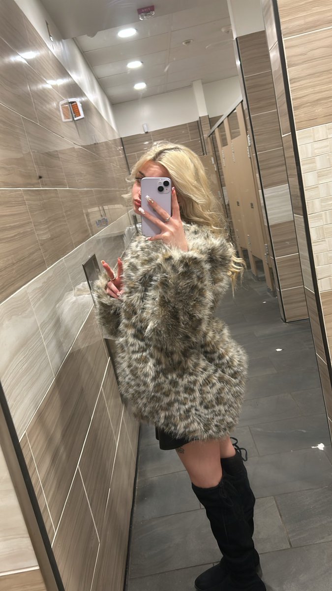 fxndomprxncess's tweet photo. 💖 RT GAME 💖
$3/$3/$3
3 comment limit 
30 mins 
Help me destroy this bitch. 
Findom femdom debt ❤️‍🔥 https://t.co/hwFLWZ8Kpt