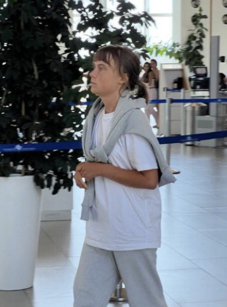 ilanacuriel's tweet image. הכל פוליטי היום. גם אקלים. חברת וולטה סולאר הישראלית החליטה לחשב ומצאה שגרטה יצרה 165 טון של זיהום אוויר באמצעות עשרות ספינות המשט.
בחישובים לקחו בחשבון את המרחק, סוג הספינות ועוד.  לדבריהם מדובר בזיהום שמקביל ל- 206 טיסות מת&quot;א ללונדון וכ-50 טון שייספגו בים עצמו. ובל נשכח את