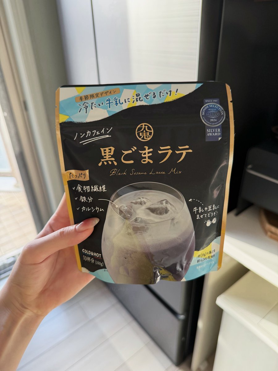 012_shiro's tweet photo. 何ですかこれは……牛乳が無限に消費されてしまうのですが……

鉄分や食物繊維も摂りながらおうちで黒ごまラテ堪能できるのしあわせすぎる🐄🥛 https://t.co/IS6rU5ghta