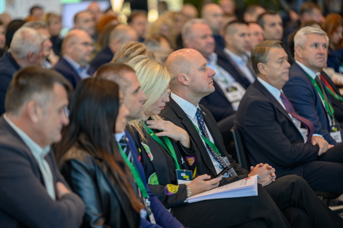 agroklub's tweet image. U petak, 3. listopada u Osijeku je održana konferencija #AgroRocks 2025 koja je u fokus agrarne javnosti donijela temu korištenja poljoprivrednih resursa.

U seriji panela tematizirana su #zemljišta, #šume, #vode, ali i #tehnologije, #energija, pa i #financije te na koncu…