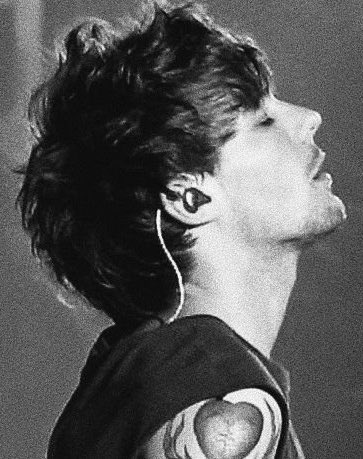 ForgodsakeLarry's tweet image. Nobody speak to me