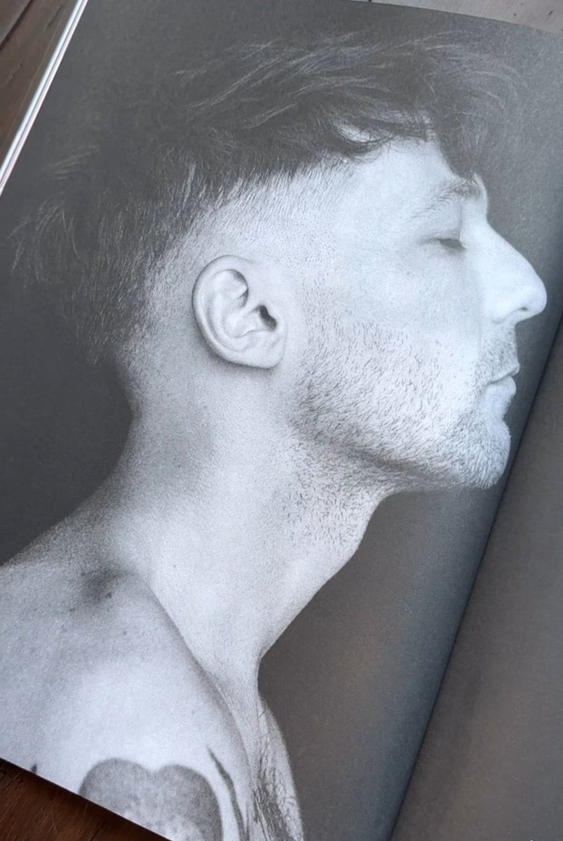 ForgodsakeLarry's tweet image. Nobody speak to me