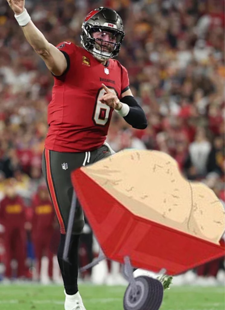 the_fleezy's tweet image. #IDontWantToOverreactBUT
BAKER BAKER TOUCHDOWN MAKER
The prince that was promised all those years ago is finally putting everyone on notice that he is HIM. Hand him the mvp now and carry on. Baker dragging his nuts all the way to the Super Bowl
#BoomerSooner #BakerMayfield