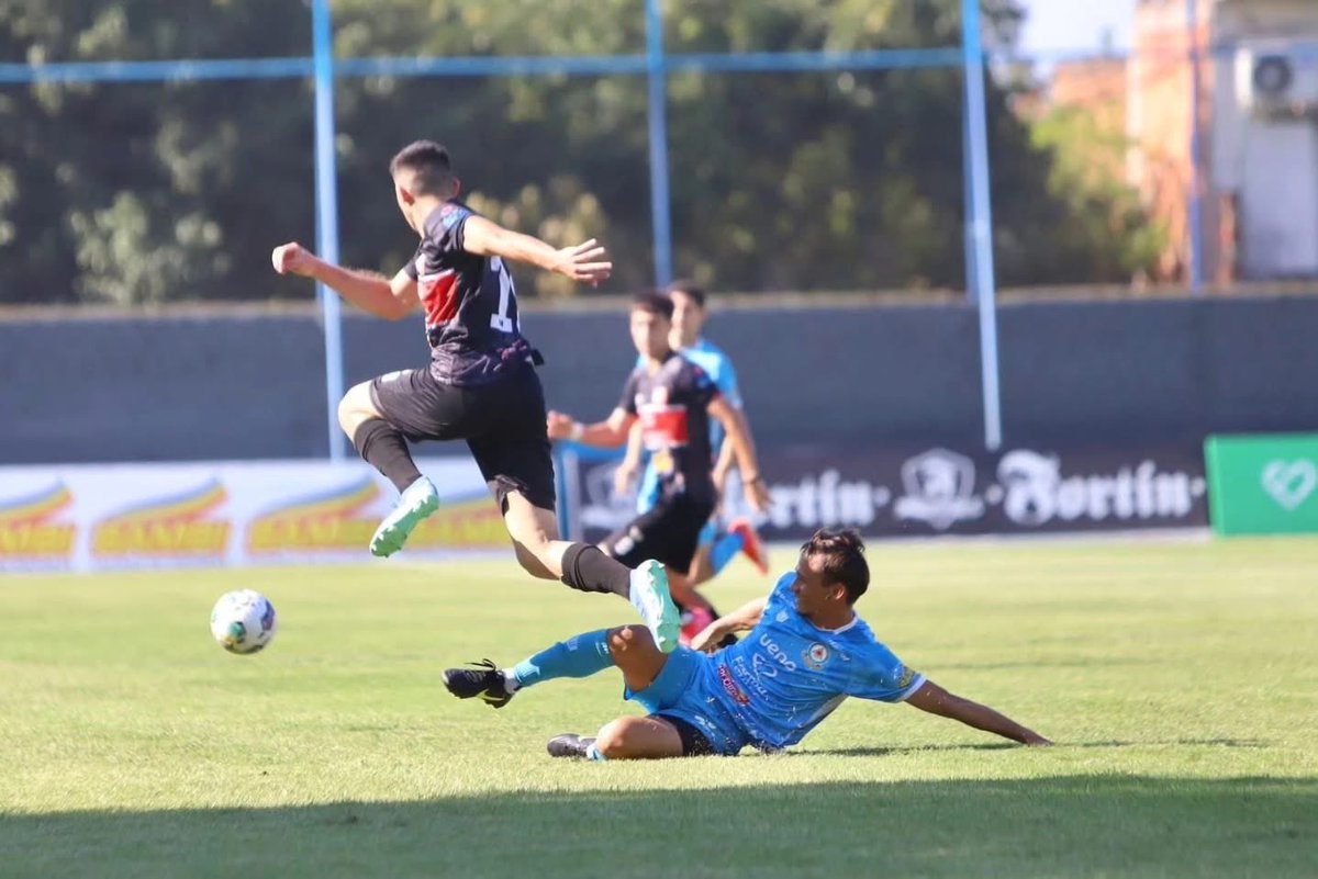 Cerramos la temporada 2025 con un empate en casa ante #RiverPlate 

Agradecemos de corazón a todos nuestros hinchas que estuvieron con nosotros bancándonos en este año 🙌🏻💪🏻

Gracias totales a todos y nos prepararemos de lo mejor para el siguiente año 🤟🏻

#VamosResi🔺💙