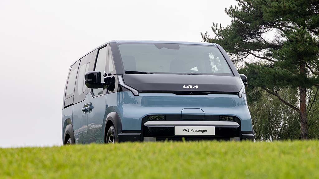 carguideph's tweet image. We got to drive the Kia EV5, and this is what we think. #Kia #KiaPV5 #MPV #ElectricVehicle #CarGuidePH 
carguide.ph/2025/10/2026-k…