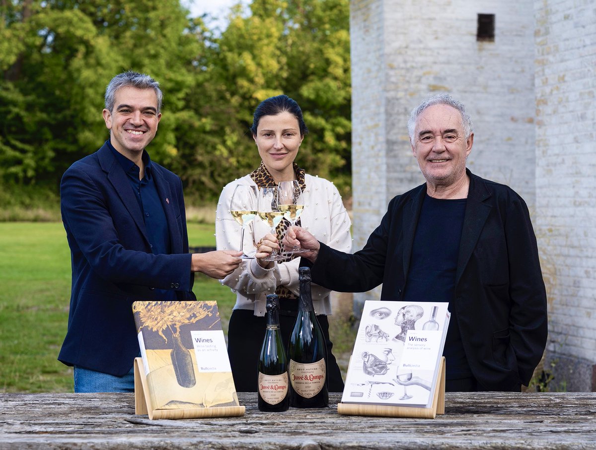 ⁦<a href="/juveycamps/">Juvé & Camps</a>⁩ y el ⁦<a href="/BulliFoundation/">elBulliFoundation</a>⁩ presentan Wine Sapiens de la Bullipedia en Copenhague y Oslo. ⁦<a href="/ferranadria/">Ferran Adrià</a>⁩ ⁦<a href="/ferrancentelles/">Ferran Centelles</a>⁩ i Meritxell Juvé refuerzan su alianza para impulsar la cultura del vino a nivel internacional con la publicación en inglés