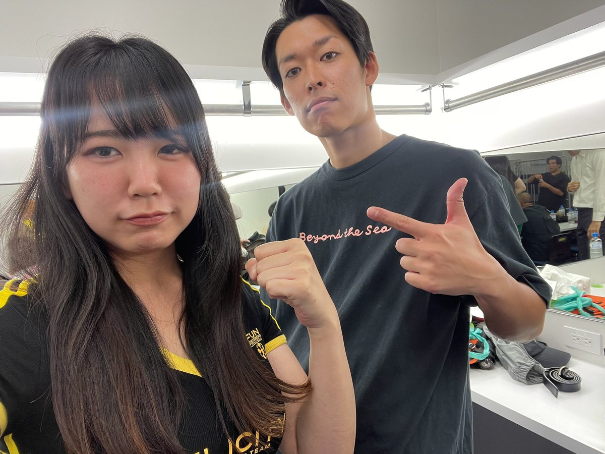 aki_1523's tweet image. 今日は月笑!ありがとうございました!
青色1号頑張れと思ってそれぞれと写真撮りました👼💙
エノとのツーショがいちばん盛れてます😂💗