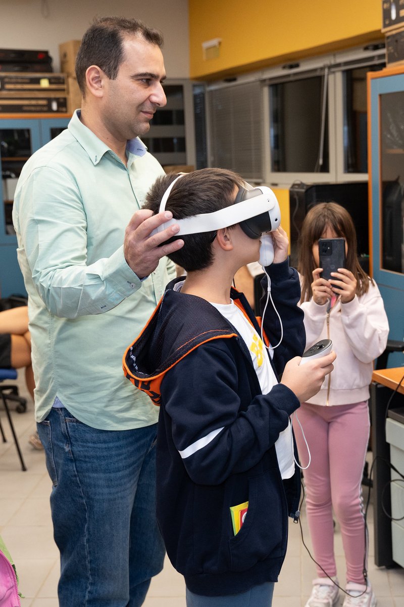 CodeWeekEU's tweet image. 🎉 The Athena Research Center &amp;amp; City Lab brought coding &amp;amp; digital skills to life at #ResearchersNight in Athens &amp;amp; Xanthi! 💻✨

Explore how they inspired all ages through #CodeWeek activities 👇
codeweek.eu/blog/athena-re…

#EUCodeWeek #STEM #DigitalSkills