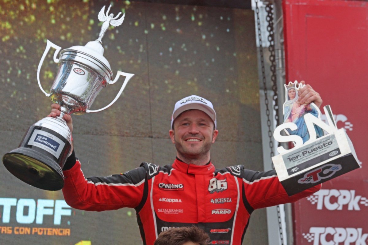 El Titán, más firme que nunca.

🎞️🏁⚡️ Imágenes del gran domingo de <a href="/AgustinCanapino/">Agustín Canapino 🇦🇷</a> en la segunda fecha de la Copa de Oro RUS del #TurismoCarretera. 

#TCenSanNicolás #Canapino 

📸 <a href="/BernaBosco/">Berna Bosco</a>