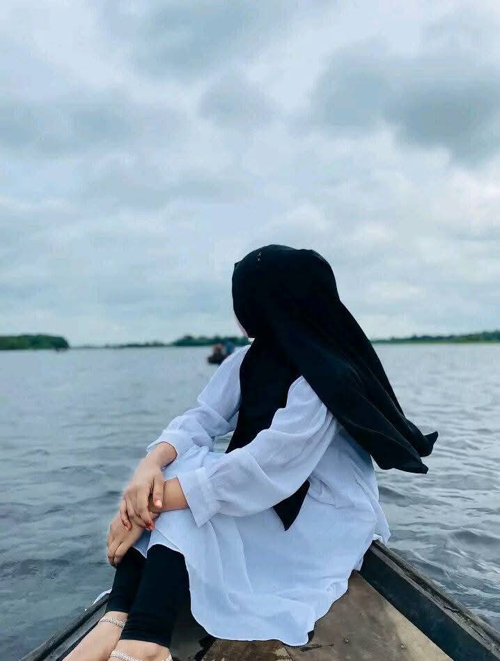 হুমায়ুন আহমেদ বলেছেন" 
প্রত্যেক মেয়েই নিষ্ঠুর হওয়ার ক্ষমতা নিয়ে জন্মায় তবে সময়ে ব্যবধানে কে কতটা নিষ্ঠুর হয়' সেটা তার সাথে ঘটে যাওয়া কারণের ওপর নির্ভর করে🤍🕊️