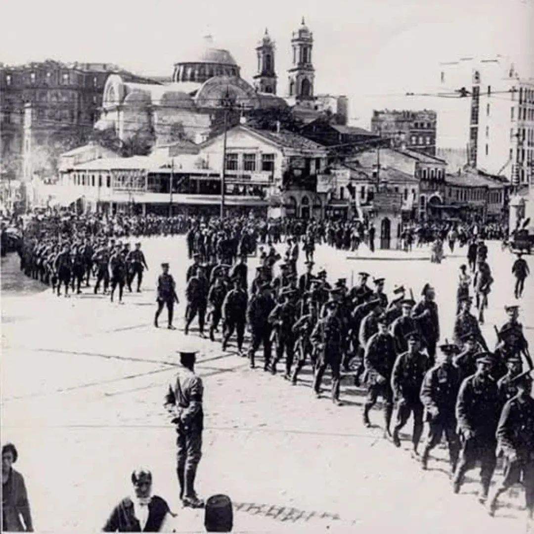 13 Kasım 1918 de Osmanlı Başkenti kontrol altına alındı. 16 Mart 1920 de işgal edildi. Mustafa Kemal Paşanın dehası sonucu 06 Ekim 1923 günü işgalciler İstanbulu boşaltmak zorunda kaldılar. 7 gün sonra Ankara Başkent olacak, 23 gün sonra ise yeni Başkentte Cumhuriyet ilan