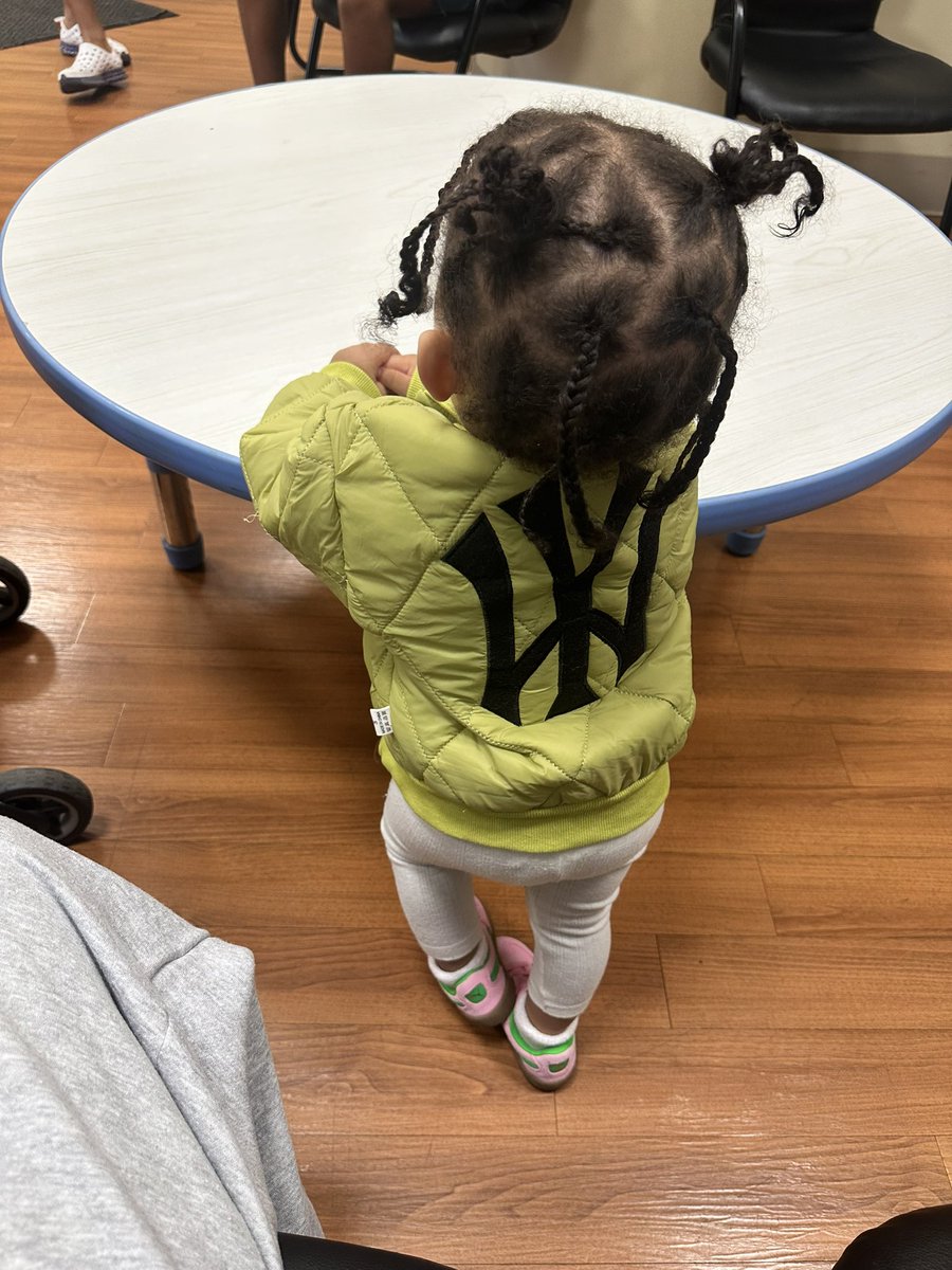 girlfrmpluto's tweet image. Little Miss too cool 💚 #myfavoritegirl