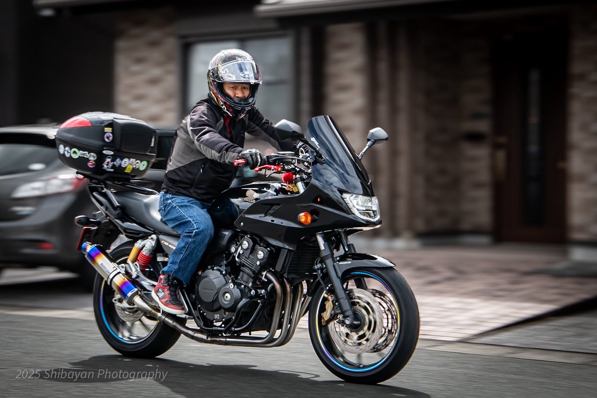 UhUz20uFIWPWdiz's tweet image. Google AI Studioで海中を走っている様に変換してもらった🏍💨💨
#GoogleAIStudio　#CB400SB