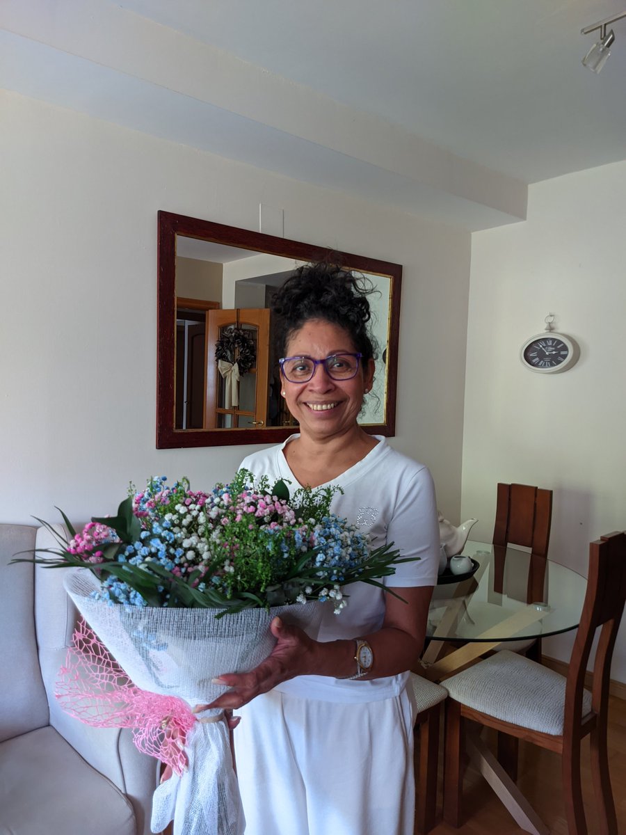 feliciten a mi mami que hoy cumple 60 🫵🏽