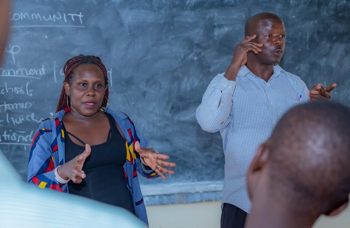 MOSmilesUg's tweet photo. Empowering students through sign language: Equal access to information and life skills for all! Our facilitators engage with students at Wakiso School for the Deaf, discussing “Our Community”and fostering inclusivity. #21stCenturySkillsForLife https://t.co/PEaRjzhT24