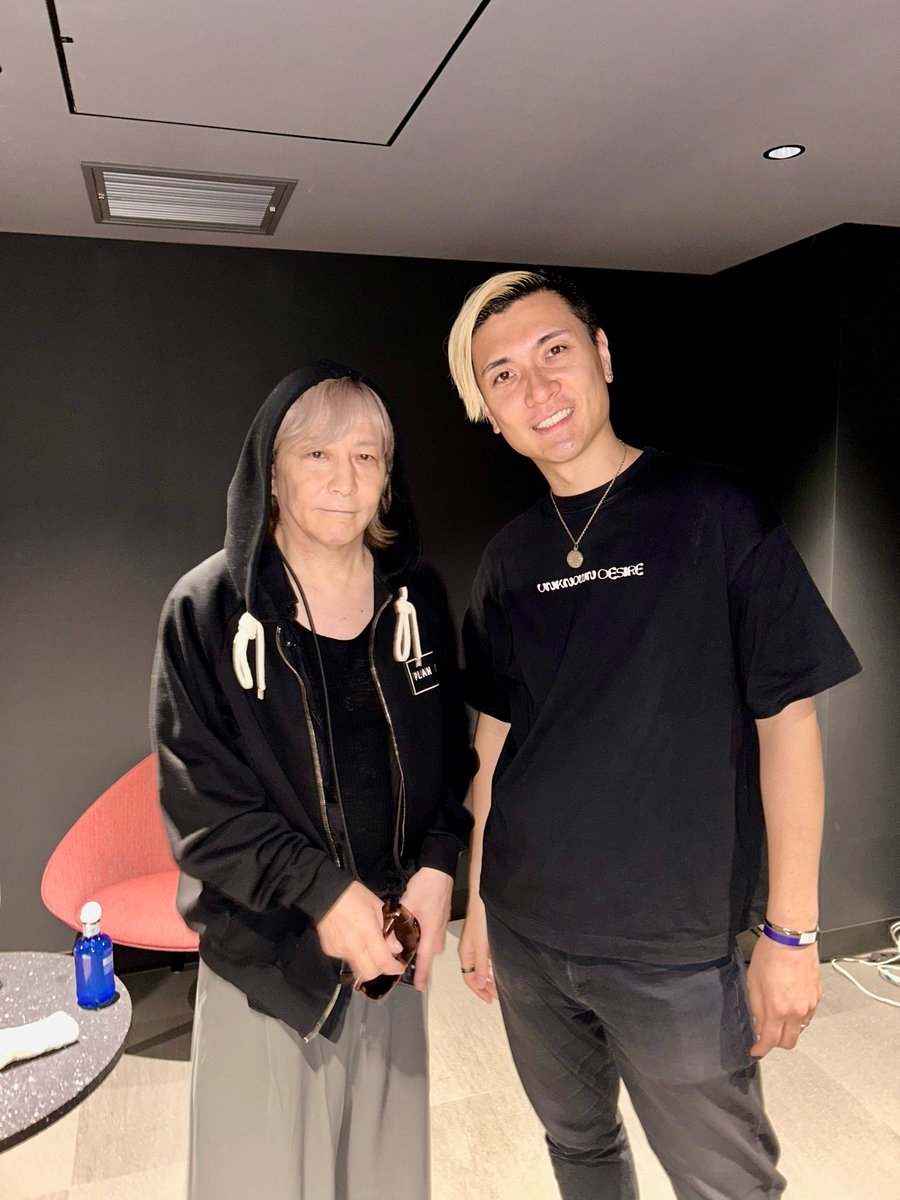 dj_jessy__'s tweet photo. I learned a lot of things through your music.
小室哲哉さんの音楽から色んなことを学びました。

#dj #djjessy #tetsuyakomuro #ジェシー #小室哲哉 #globe #tmnetwork https://t.co/b9hblmlqX5