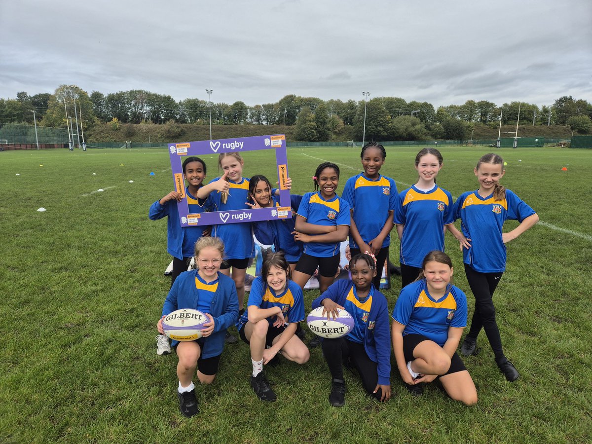 All about the girls this afternoon in the T1 Rugby festival. Let's go. 🏉 <a href="/SportMattersDG/">Dean Gilmore</a>