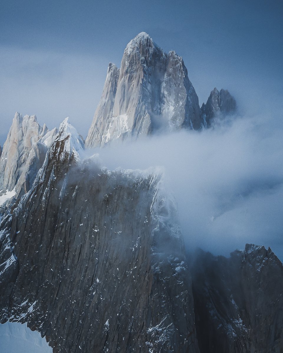 The West face of Cerro Chalten (Fitz Roy) 
🚩Argentina and Chile (Patagonia)