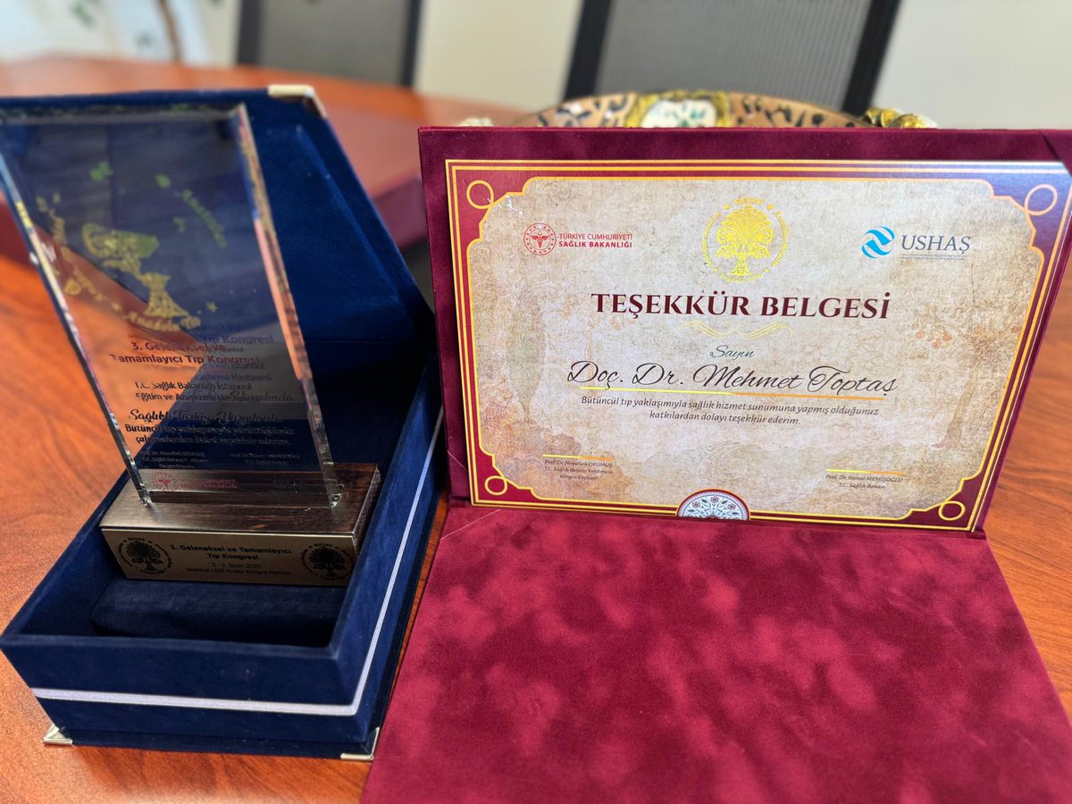 İstanbul Eğitim ve Araştırma Hastanesi olarak, 3. GETAT Kongresi'nde Türkiye'nin en başarılı 10 hastanesi arasında yer aldık! Bu anlamlı ödülü, Sağlık Bakanımız Sn. Prof. Dr. Kemal Memişoğlu’nun elinden almanın gururunu yaşıyoruz.  Tüm ekip arkadaşlarımıza teşekkür ederiz!