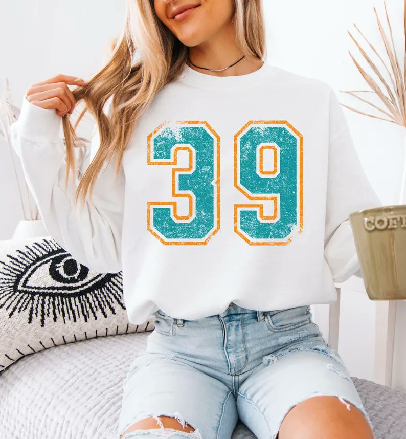 byhappygolicky's tweet image. Wear it loud &amp;amp; proud, mama! 📣
Customize your own Game Day Sweatshirt with your player’s number + fave colors for that perfect bleacher look. Cozy, cute, &amp;amp; totally YOU.
etsy.me/4hSrSG9

#GameDayStyle #CustomSweatshirt #SportsMom #GameDayOutfit #TeamSpirit #BleacherStyle