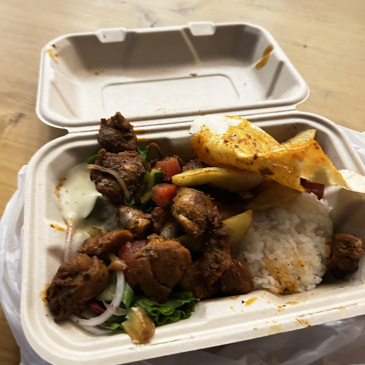 ituki_mama's tweet photo. パビリオンの入館はサウジアラビアだけ
フィリピンの4番食べたかったけど制限中で並べなかったので
リングサイドマーケットプレイス東のトルコ料理SOFRAへ
写真はチキンシシケバブ
万博は残すところ12日のみ https://t.co/Ac5NOBbXdS
