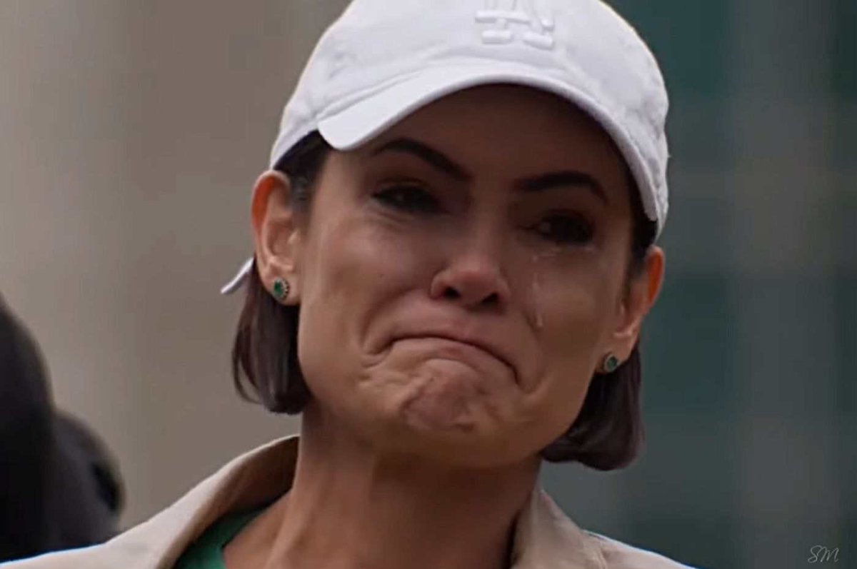 👀 CRISE NA FAMILÍCIA? De acordo com o jornal O Globo, Michelle e Carlos Bolsonaro teriam se desentendido mais uma vez, e dessa vez por causa de Santa Catarina: enquanto Michelle defende o nome de uma deputada para o Senado pelo PL/SC, o Carluxo defende que seja ele mesmo