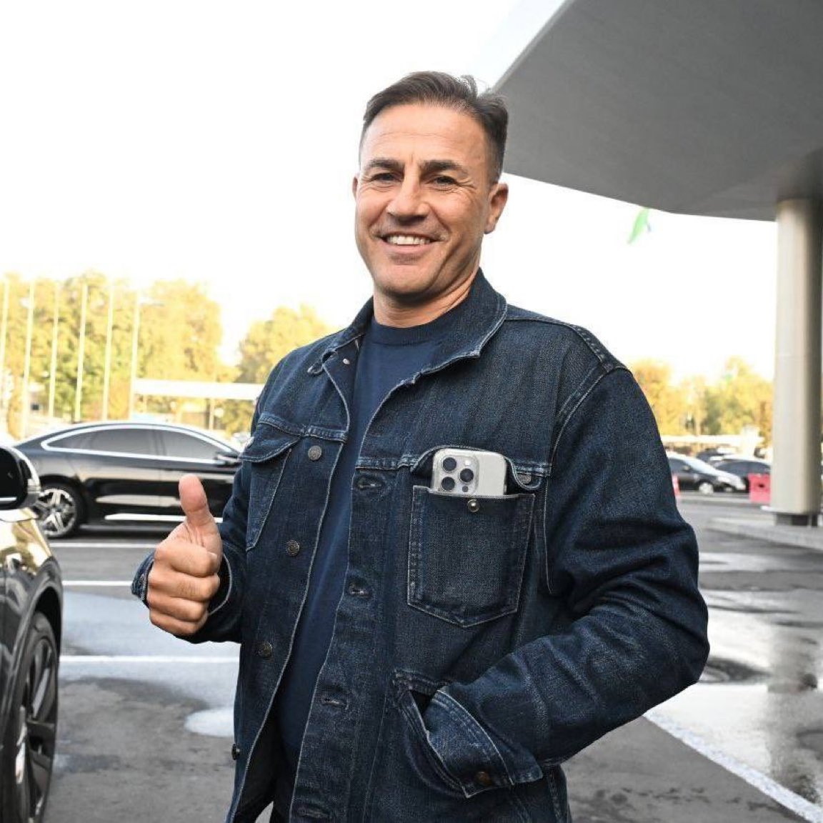 Özbekistan Milli Takımı, teknik direktörlük görevine Fabio Cannavaro'nun getirildiğini açıkladı.