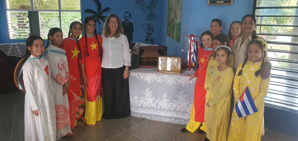 🖼️ Instantáneas del Día 🖼️ 
Visita del Comité Central a la escuela primaria Vo Thi Thang #EducacionPlaya
