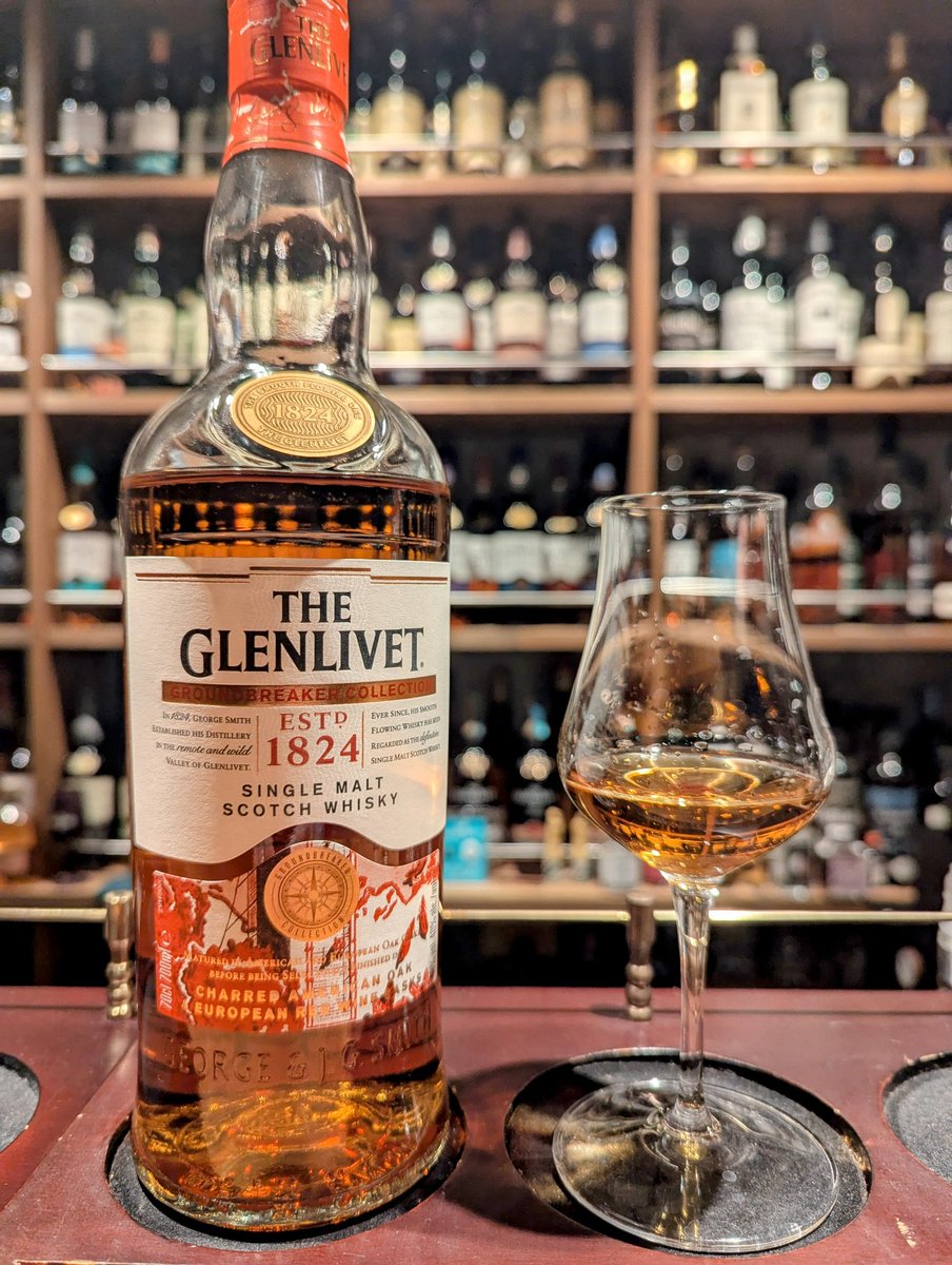 【97種類目】
#ザグレンリベット
グラウンドブレーカーコレクション
チャプター１

免税店限定の新シリーズ！
チャプター１はオフィシャル初となる赤ワイン樽でフィニッシュをした原酒を使用したボトルとなっていて、グレンリベットのフルーティーさにより熟した果実味を感じることができます🍷