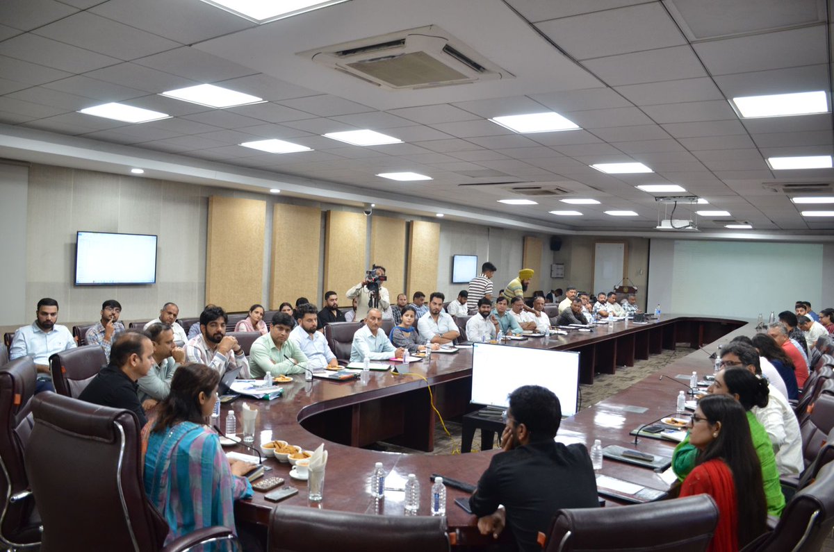 Panchayat Bhawan, Jammu
Shahnaz Akhter, Director RDD Jammu, inaugurated a 1-day capacity building workshop on IT initiatives like Yuktdhara, e-KYC, EMB module &amp; SECURE 2.0.
Officials from Jammu &amp; Reasi attended; others to be trained in phases. #MGNREGA #DigitalRDD