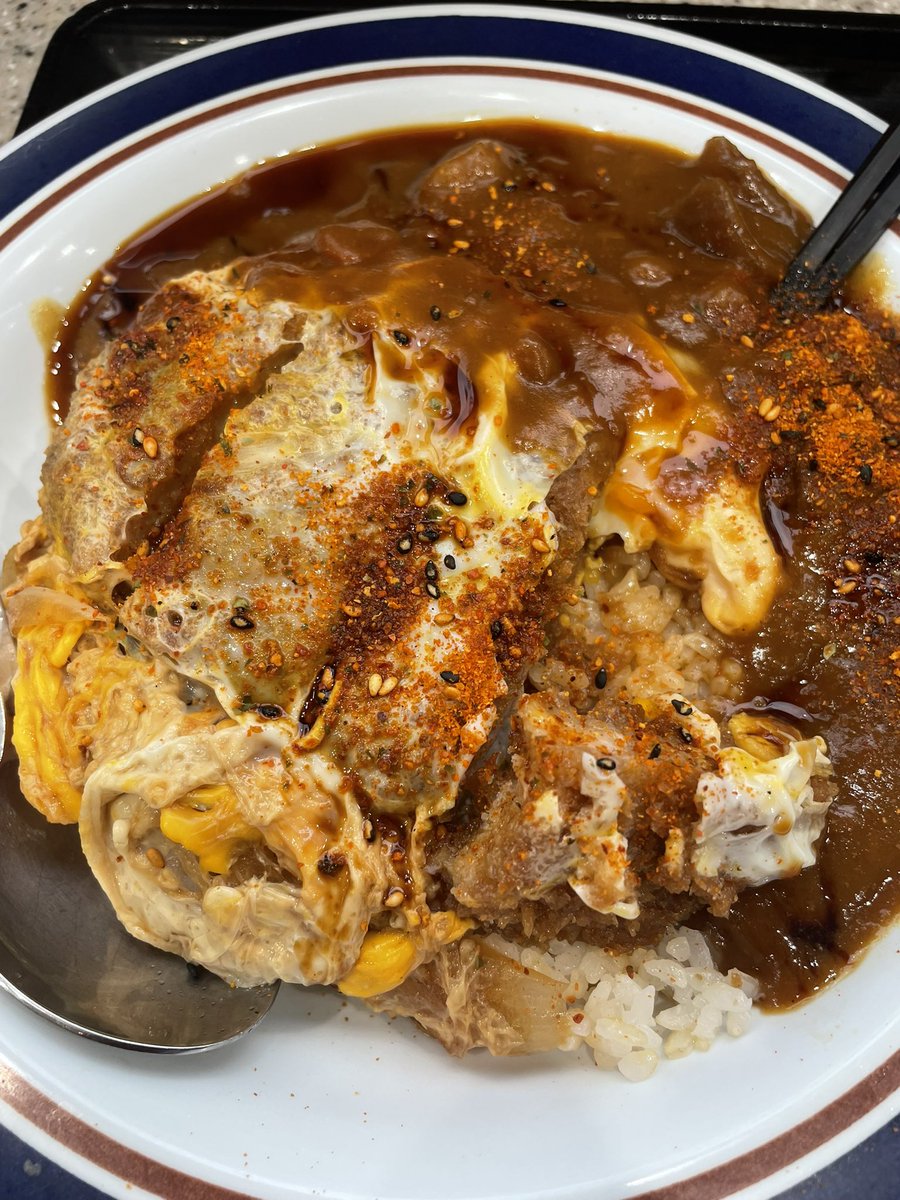 I can already feel my stomach churning with the amount of chilli I’ve poured into of this japanese curry. Watch me be up all night on the shitter 🤢💨