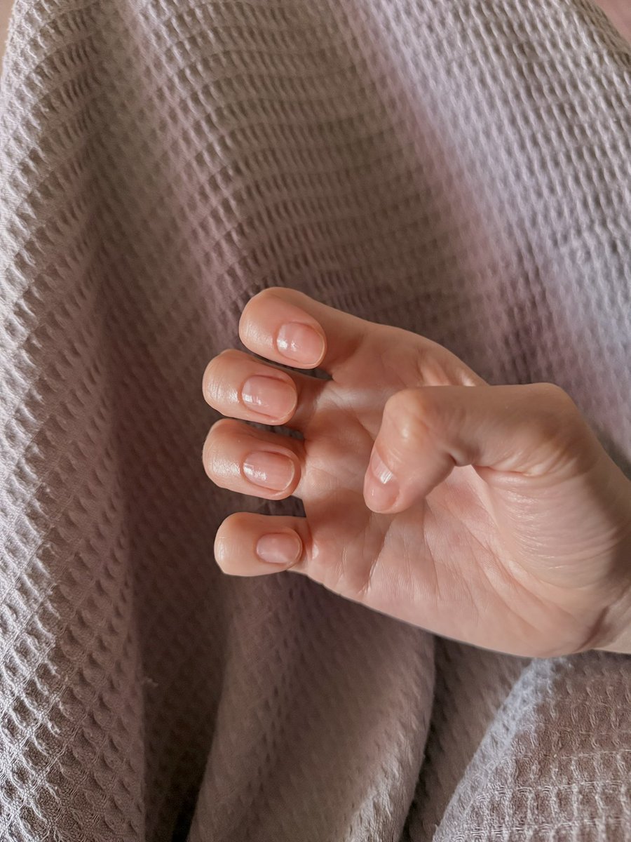 Плюсую, я купила также набор для японского маникюра и использую раз в неделю и теперь ногти всегда имеют здоровый блеск ещё.