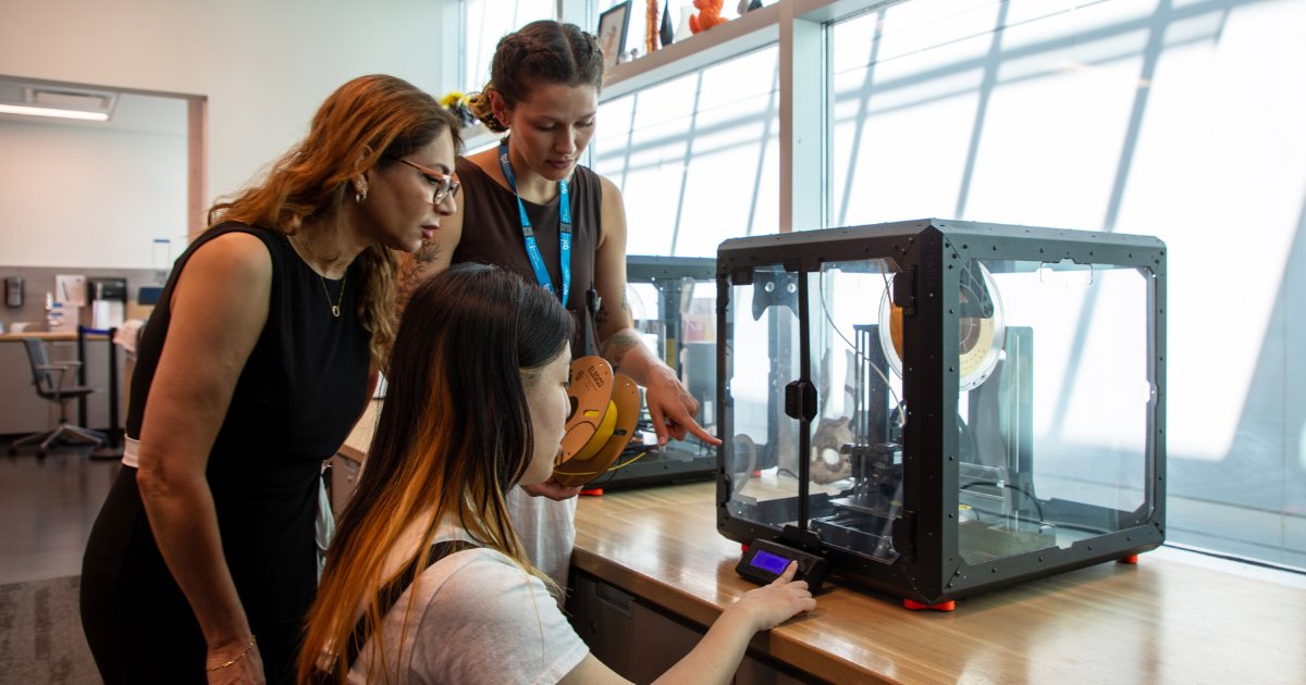 Access to technology, the internet and the skills to use them are essential. This Digital Inclusion Week (October 6-11), discover programs for all ages, exploring coding, AI, content creation and more.

Find a program: tpl.ca/diw